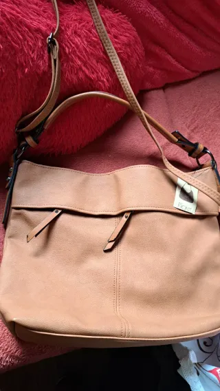 Bolso de mano marrón y beige