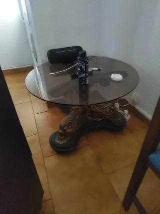 Mesa redonda cristal y base decorativa