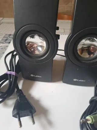 Altavoces Labtec Negros para Portátil