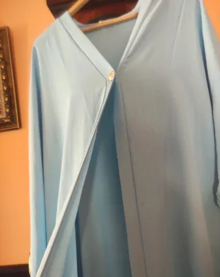 Abaya Dubai Azul con Detalles Dorados