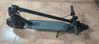 Patinete eléctrico gris