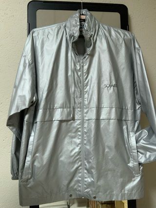 Chubasquero plateado