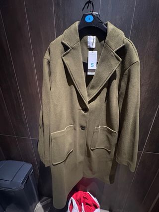 Chaqueta larga verde Primark talla S