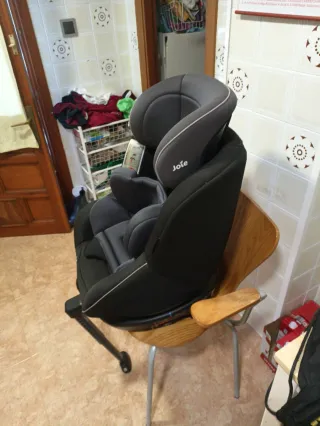Silla de coche Joie negra y gris