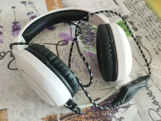 Cascos Gaming PS4 Negros y Blancos