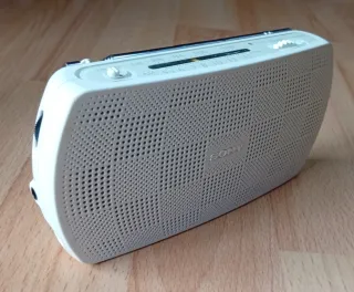 Radio Portátil Sony SRF-18 blanca