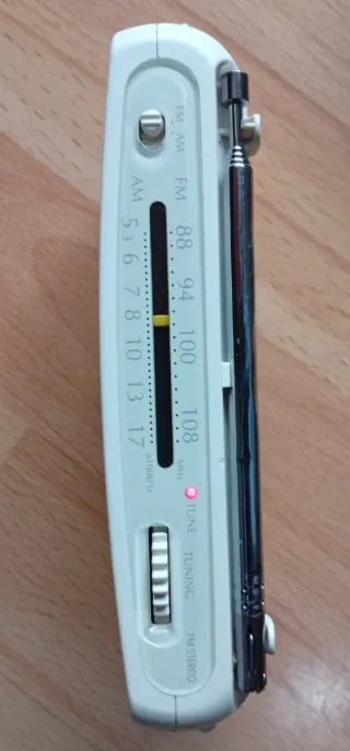 Radio Portátil Sony SRF-18 blanca