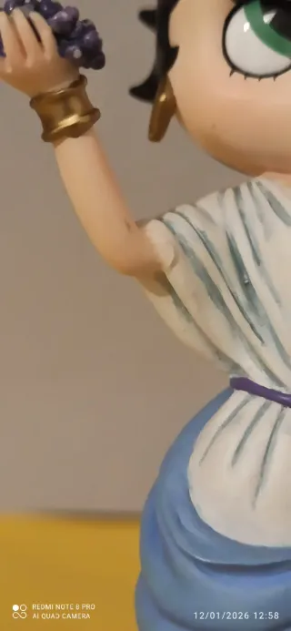 Statuina di Betty Boop. È alta circa cm 15,5.