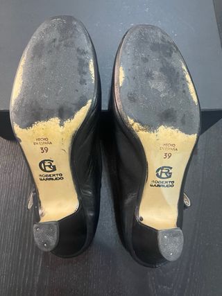 Zapatos de piel negros con tira