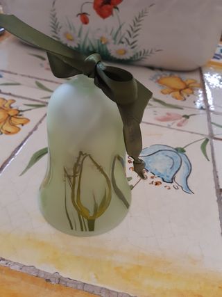 Campana in vetro decorata