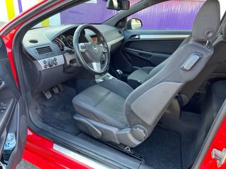 Opel Astra GTC 2011
