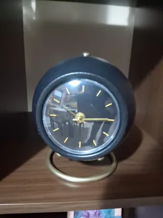 Orologio da tavolo in metallo