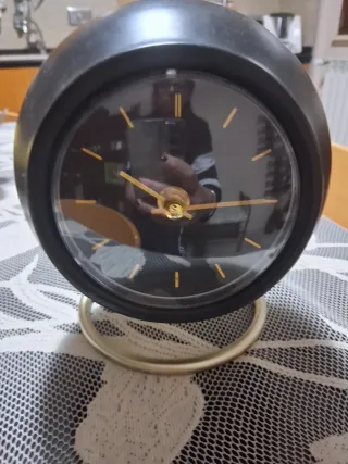 Orologio da tavolo in metallo