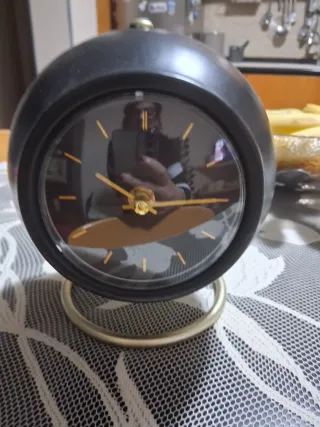 Orologio da tavolo in metallo