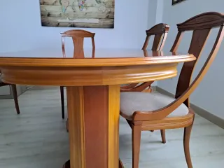 Mesa de comedor con 6 sillas de madera