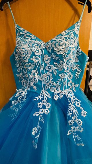 Vestido de XV Años Azul con Blanco