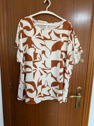 Blusa estampada marrón y blanca Talla 52
