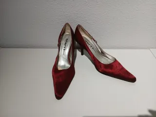 Zapatos de tacón rojos eferri