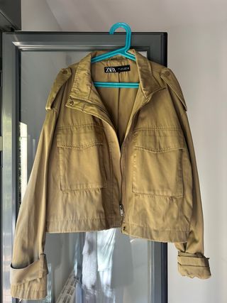 Cazadora Zara verde militar