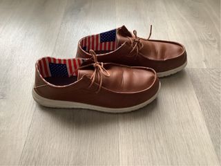 Zapatos náuticos marrones con forro de bandera