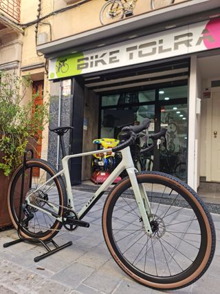 OFERTA! CUBE NUROAD C:62 EX GRAVEL NUEVA (M)