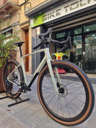 OFERTA! CUBE NUROAD C:62 EX GRAVEL NUEVA (M)