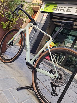 OFERTA! CUBE NUROAD C:62 EX GRAVEL NUEVA (M)