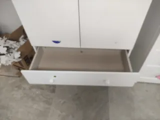 Armario infantil blanco con 2 puertas