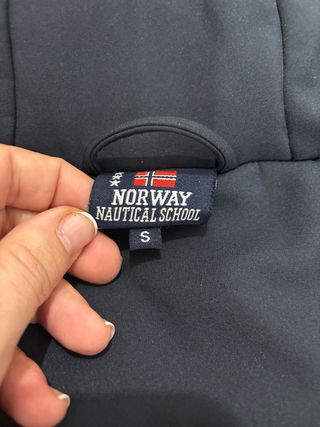 Chaqueta Gore-Tex Norway Azul marino con Capucha.