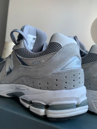 New Balance 2002R Talla 44 Gris