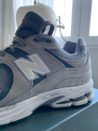 New Balance 2002R Talla 44 Gris