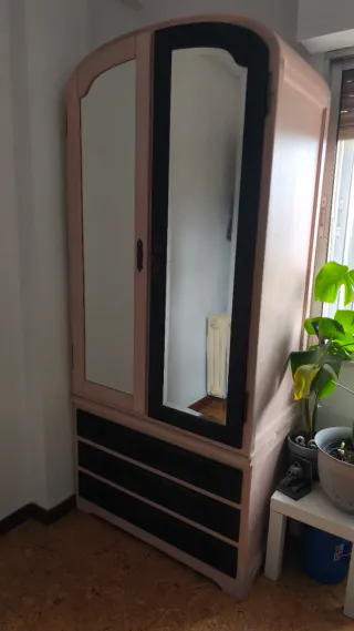 Armario puertas y cajones madera y espejo