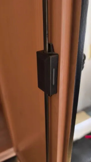 Armario puertas y cajones madera y espejo