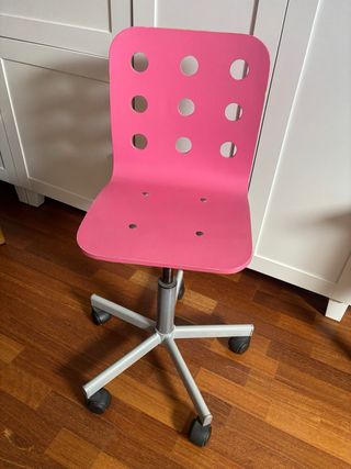 Silla de escritorio rosa con ruedas