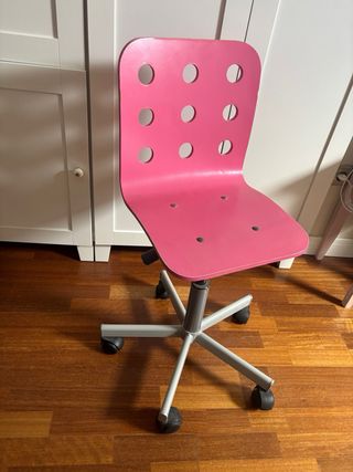 Silla de escritorio rosa con ruedas