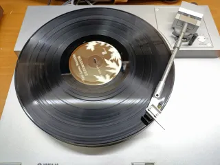 Tocadiscos Yamaha P-350