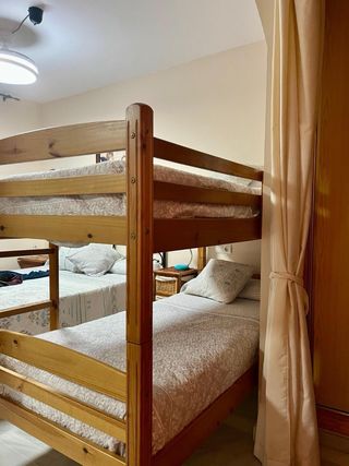 Litera de madera maciza con colchones (en Torrox)