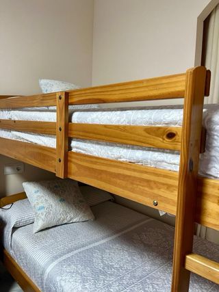 Litera de madera maciza con colchones (en Torrox)