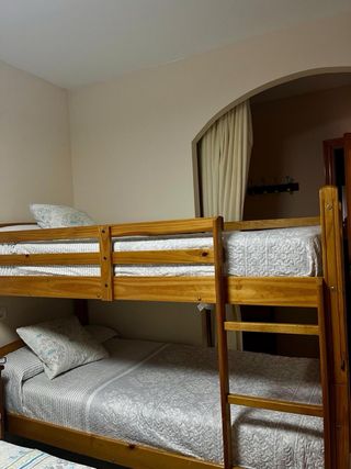 Litera de madera maciza con colchones (en Torrox)