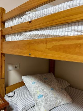 Litera de madera maciza con colchones (en Torrox)