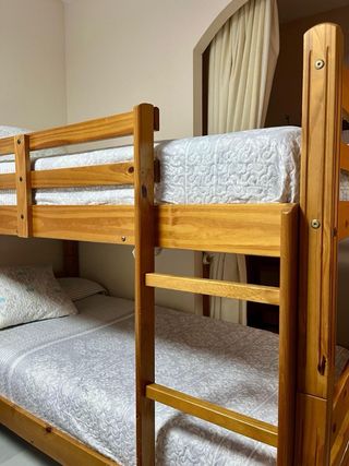Litera de madera maciza con colchones (en Torrox)