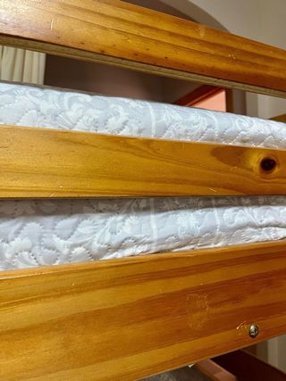 Litera de madera maciza con colchones (en Torrox)