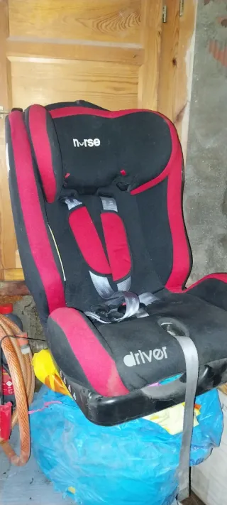 Silla de coche Nurse Driver negra y roja