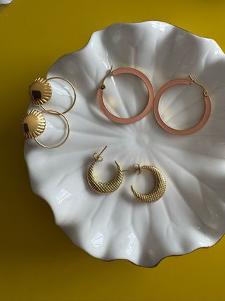 Lote 3 pares pendientes Lõu Yetu oro y rosa