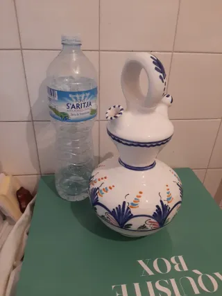 Jarrón botijo de cerámica pintado