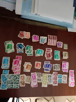 Lote 200 Sellos Franco y Juan Carlos