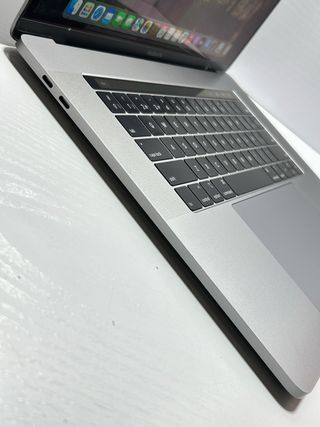 MacBook Pro 2018 i7 / 16GB / 256GB (A1990)
