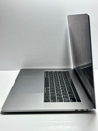 MacBook Pro 2018 i7 / 16GB / 256GB (A1990)