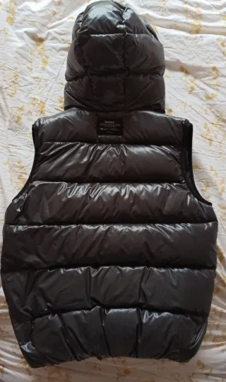 Chaleco Ecoalf con capucha