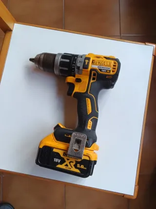 TALADRO DEWALT PERCUTOR DCD796